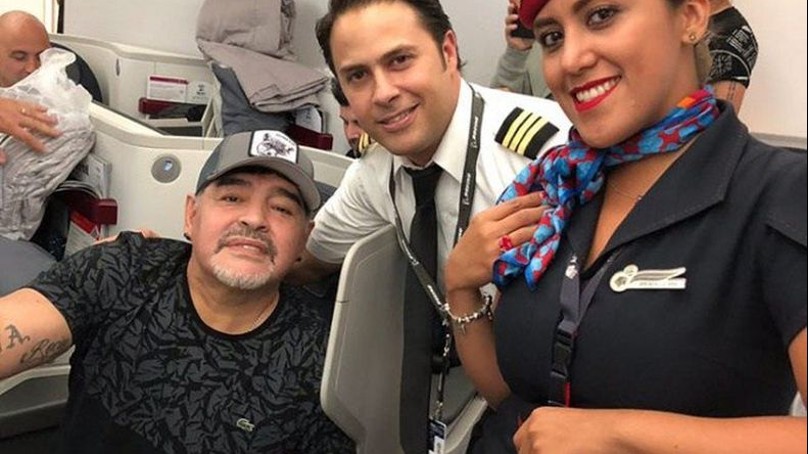 Maradona llegó a México de buen ánimo para hacerse cargo de los Dorados