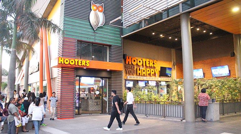 La cadena estadounidense Hooters en el cine Center de la ciudad de Santa Cruz. El 2019 se instalará en Cochabamba. | Josué Hinojosa