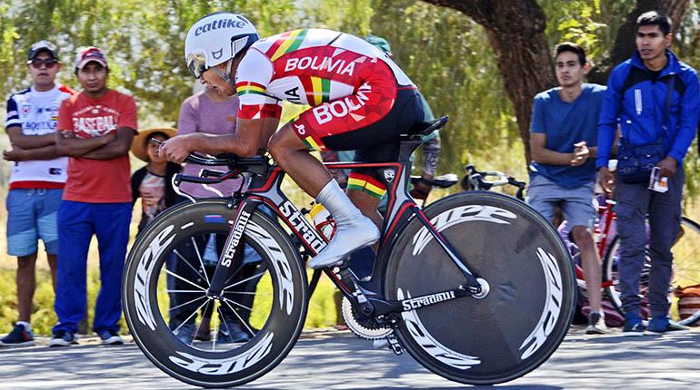 El ciclista de Anzaldo, Freddy Gonzáles, durante la competencia en los Juegos Suramericanos. | José Rocha