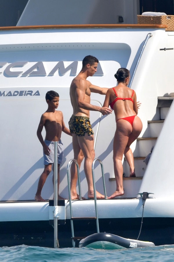 Cristiano Ronaldo y Georgina Rodríguez, de vacaciones en Saint Tropez (Grosby)