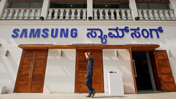 “Estas tiendas (…) realmente nos ayudarán a consolidar aún más nuestra participación (de mercado) a medida que avanzamos”, dijo Singh, vicepresidente senior de negocios móviles de Samsung India