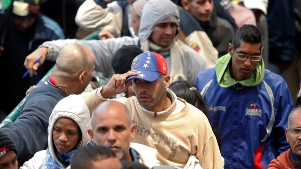 Miles de venezolanos huyen del país todos los días (Reuters)