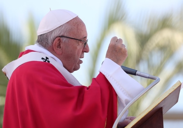 El papa Francisco durante la celebración de la misa en Palermo, Sicilia (REUTERS/Tony Gentile)