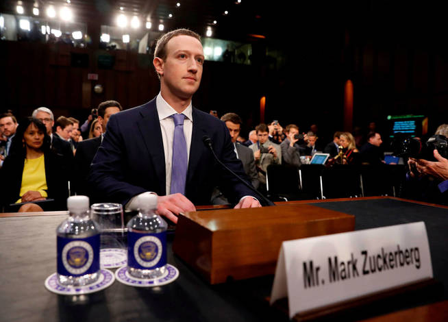 Marck Zuckerberg testifica ante el Senado de Estados Unidos (Reuters)