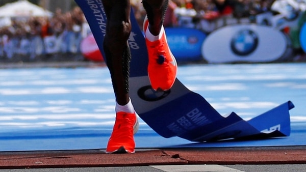 Eliud Kipchoge rompió el récord de maratón este fin de semana en Berlín (Reuters)