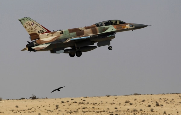 El derribo coincidió con un ataque de cazabombarderos F-16 israelíes sobre posiciones sirias (Reuters)