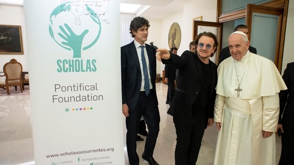 El diputado argentino Martín Lousteau presenció el encuentro del Papa y Bono (Reuters)