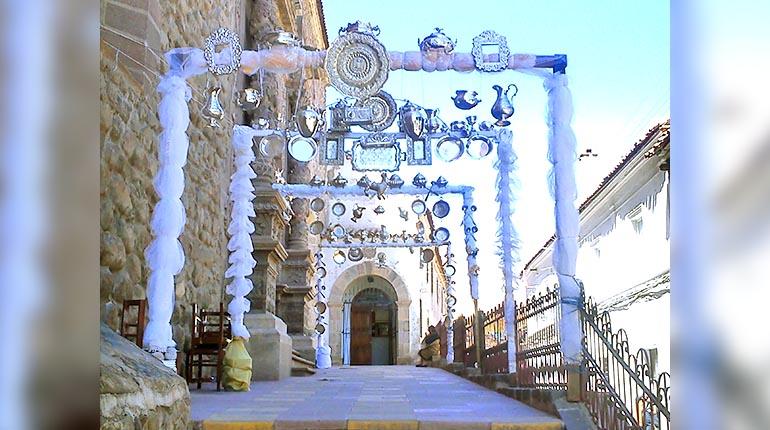 MAJESTUOSO Arcos de plata en el templo de San Francisco de Potosí. | Laura Paz Leaño España