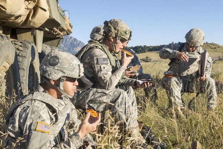 El alimento es capaz de aguantar en condiciones adversas como el extremo calor del desierto, la baja temperatura en alturas altas o las grandes tasas de humedad de un submarino (US Army).
