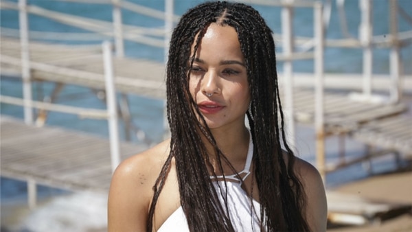 La artista es hija del roquero Lenny Kravitz y de la actriz Lisa Bonet, que curiosamente tuvo un papel secundario en la película “High Fidelity”
