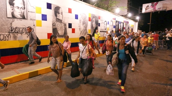 Venezolanos cruzan cada día la frontera hacia Colombia escapando del régimen de Nicolás Maduro (EFE)