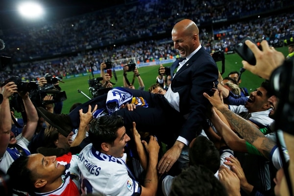 Zidane ganó tres Champions League consecutivas con el Real Madrid (Reuters)