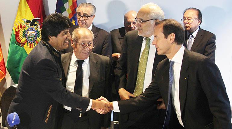 El presidente Evo Morales junto a exmandatarios en su visita a La Haya, en marzo de 2018. | ABI