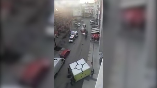 Los bomberos trataron de salvarla con un colchón inflable
