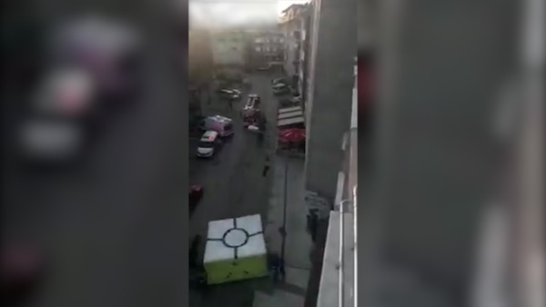 Pero la mujer se arrojó a un lugar al que no llegaron los rescatistas