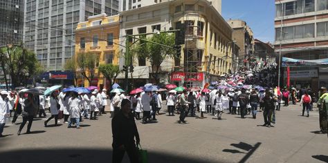 La marcha de los médicos que se dirigía al penal de San Pedro.