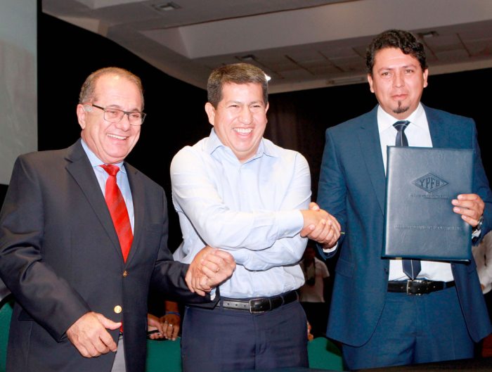 EMPRESARIOS PRIVADOS, MINISTERIO DE HIDROCARBUROS Y YPFB SELLARON ACUERDO EN MARZO PASADO.