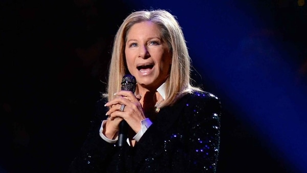 Streisand opinó que se debe “abandonar el sistema de colegios electorales” y votar “por el presidente del Estado Unido. El voto popular debería contar. Den a la gente una voz: un voto, una voz”