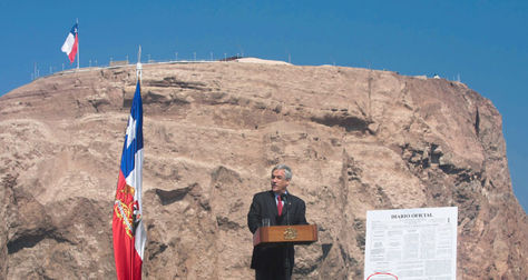 El presidente Piñera en una visita a Arica.