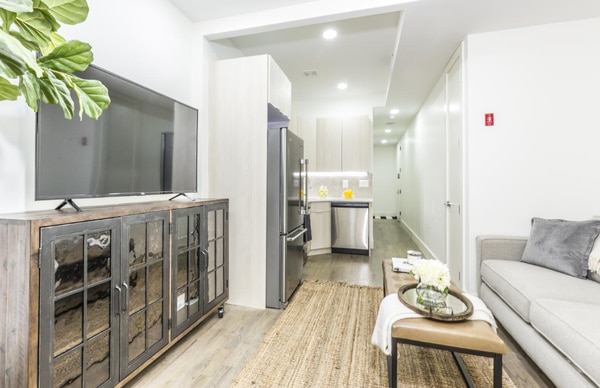 Bungalow.com tenía espacio disponible el viernes en esta propiedad de Nueva York al precio de USD 1.090 por persona