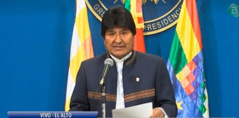 El presidente Evo Morales en la conferencia de prensa que ofreció antes de partir a La Haya.