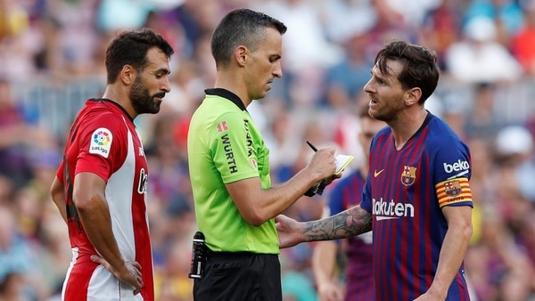Lionel Messi se enfrentó al árbitro tras finalizar el encuentro