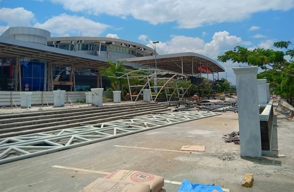 Los daños en el aeropuerto Mutiara SIS Al Jufrie de Palu (Antara Foto/Rolex Malaha via REUTERS)