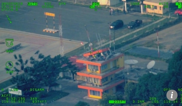Vista aérea de la torre de control colapsada del aeropuerto de Mutiara SIS Al Jufrie de Palu