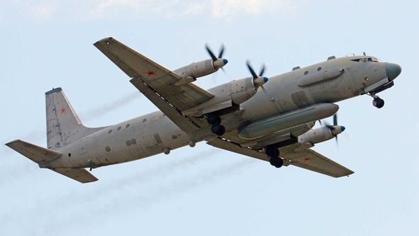 Un avión ruso Ilyushin Il-20, como el derribado por error por las defensas sirias