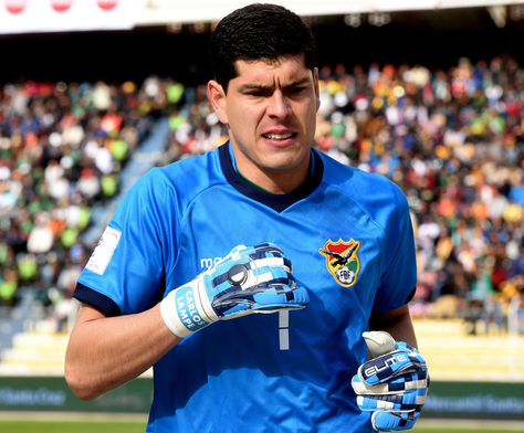 Carlos Lampe durante un partido por eliminatorias en el estadio Hernando Siles. Foto: Archivo-La Razón