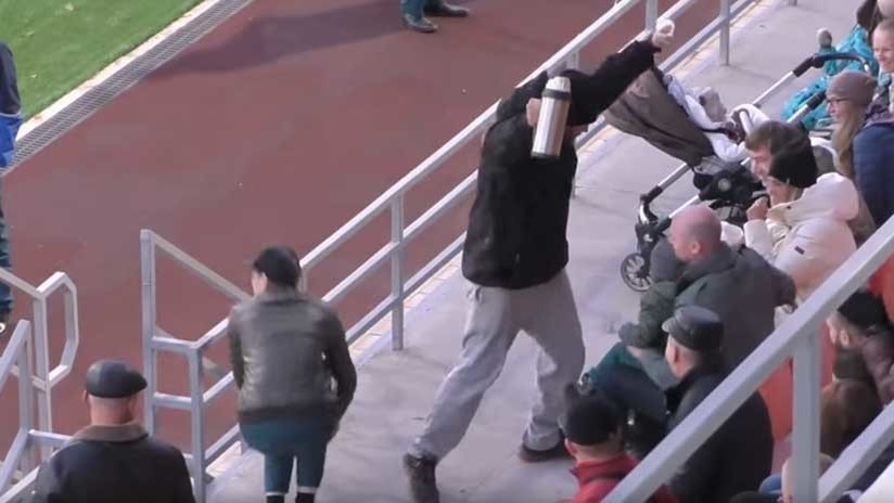 VIDEO: Un balón de rugby vuela hacia un niño, y un 'héroe' lo salva con un método inusual