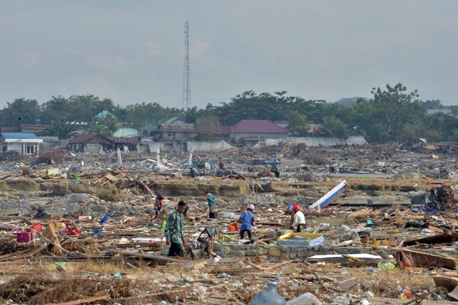 La ciudad de Palu ha quedado reducida a escombros tras el terremoto y el tsunami de hace una semana