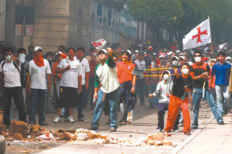 Conflicto. Disturbios en Sucre por la nueva Constitución.