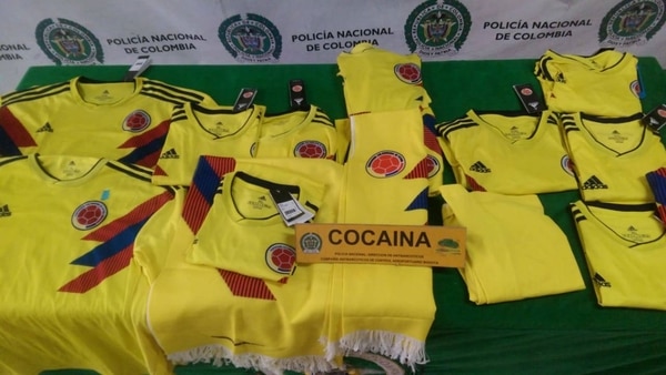 Réplicas de la camiseta de la Selección Colombia impregnadas de cocaína.