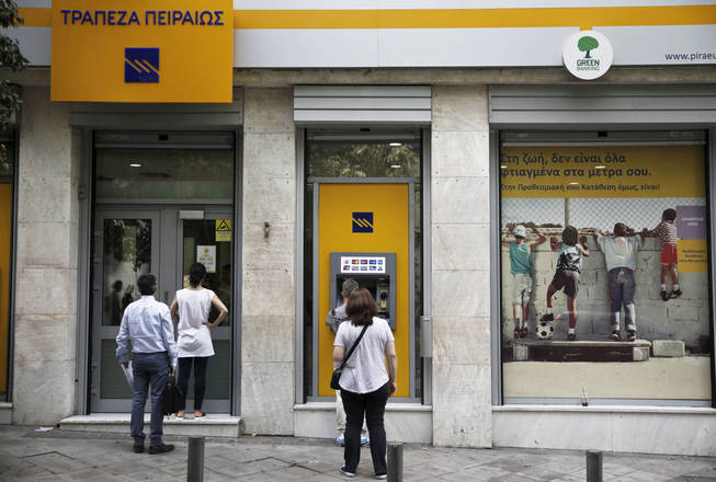 Más de la mitad de los créditos del Banco del Pireo, el más potente de Grecia, son morosos. (Reuters)