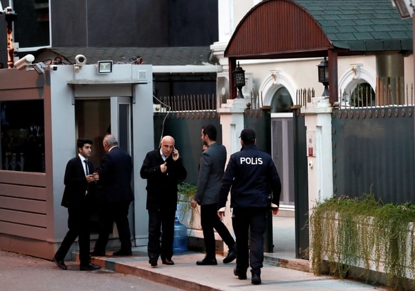 La policía espero a los oficiales durante horas (Reuters)
