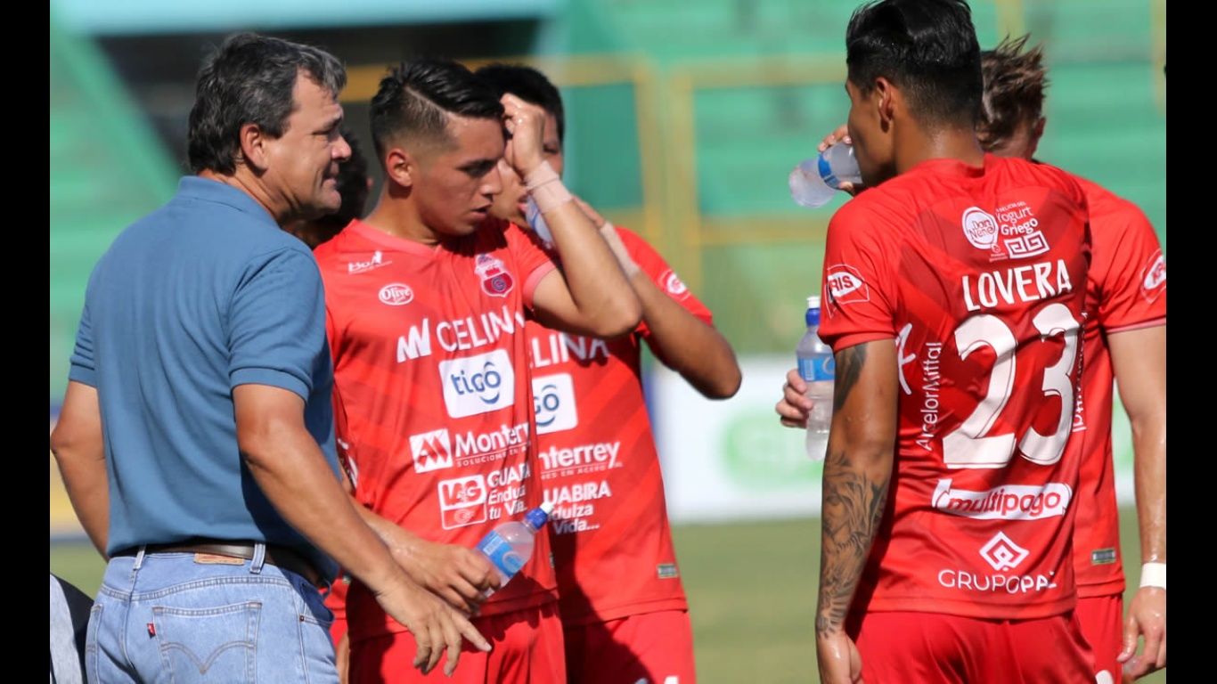 ‘Tucho’ Antelo dio de baja a dos jugadores más en Guabirá eju.tv