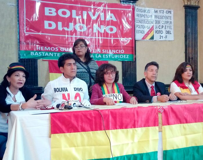ACTIVISTAS DEL “BOLIVIA DIJO NO” EN CONFERENCIA DE PRENSA.