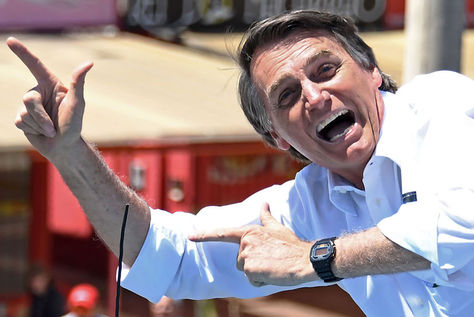 Bolsonaro lidera encuestas.