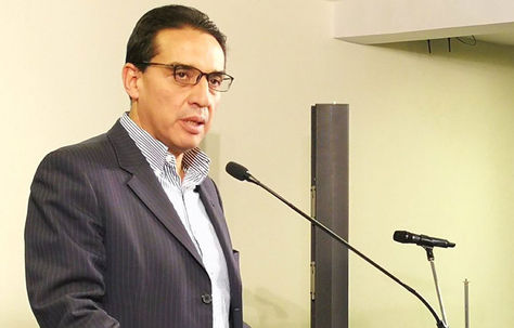 El ministro de Economía y Finanzas Públicas, Mario Guillén Suárez, en conferencia de prensa.