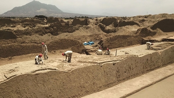 En Chan Chan están trabajando unas 500 personas, incluidos 50 arqueólogos, en cinco proyectos de investigación y conservación