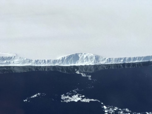 Imagen del A68, el bloque de hielo que se desprendió de la plataforma Larsen C en julio de 2017 (NASA)