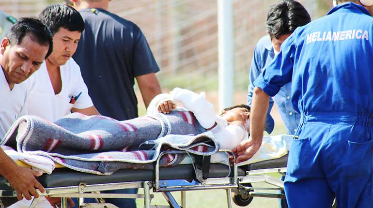Uno de los heridos cuando fueron trasladados desde Villamontes a Santa Cruz. | APG