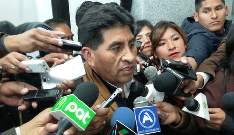 El ministro César Cocarico se refiere al conflicto con los productors de coca de La Asunta. Foto: Ángel Guarachi