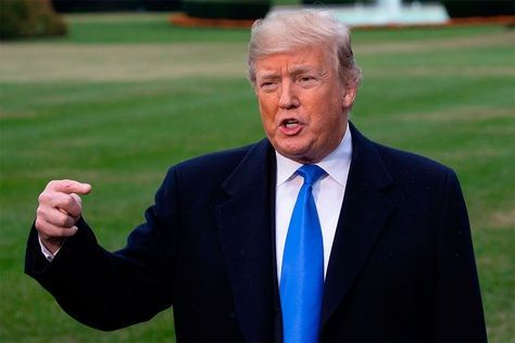 El presidente de los Estados Unidos, Donald Trump, habla con los periodistas.