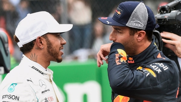 Lewis Hamilton dialoga con Daniel Ricciardo tras la clasificación del GP de México de la F1 2018 (AP)
