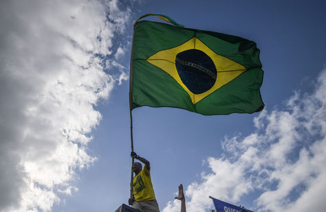 Un partidario del el Partido Social Liberal (PSL) participa de una manifestación pro Bolsonaro. Foto: AFP