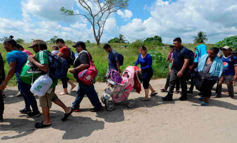 Hondureños migrantes rumbo a EEUU.