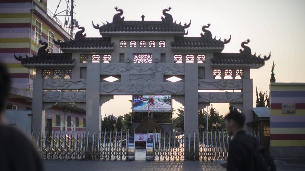 Foto: Entrada al cementerio Tianchang de Shanghái. (L. García-Ajofrín)