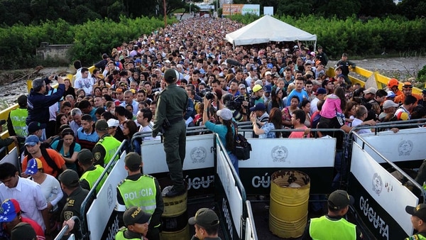 Los venezolanos escapan de la crisis que golpea a su país